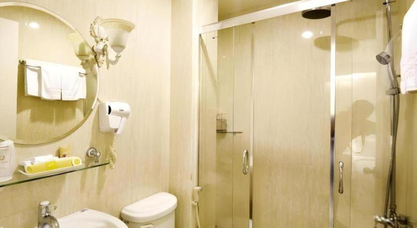 The White 1 Hotel 3*