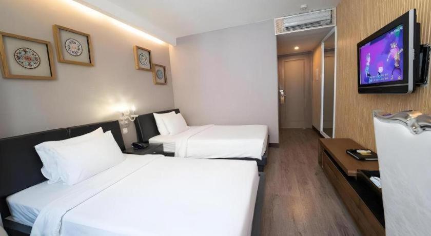 The White 1 Hotel