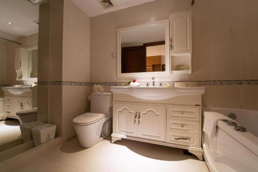 Hotel The White 1 3*