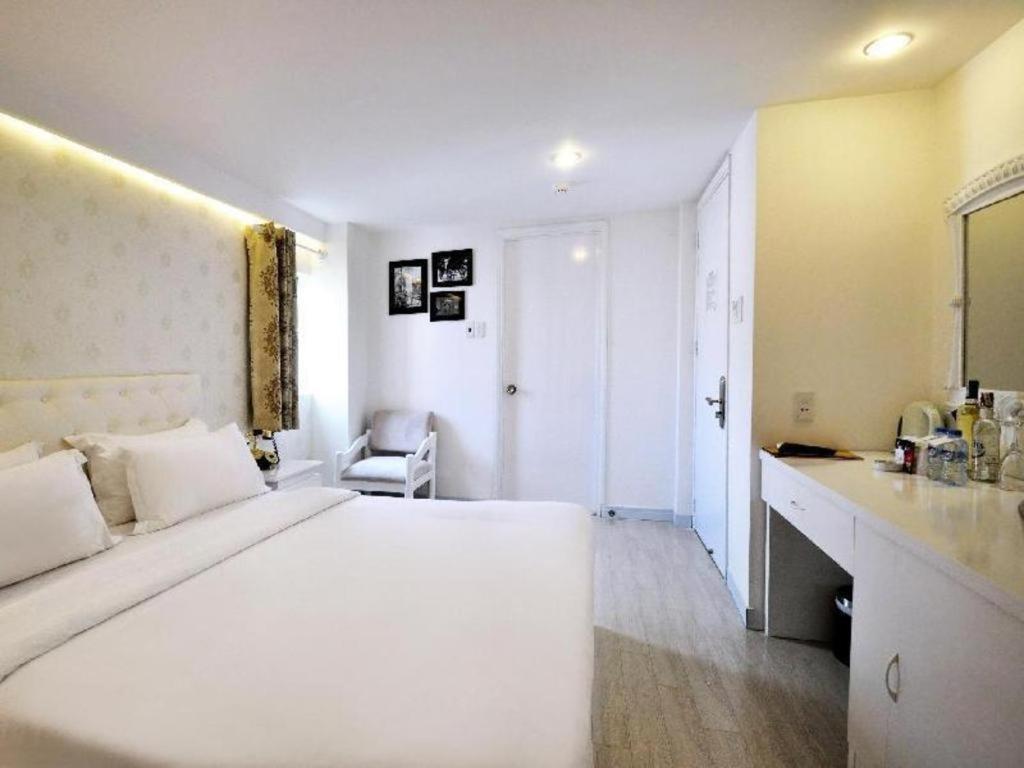 Hotel The White 1 3*
